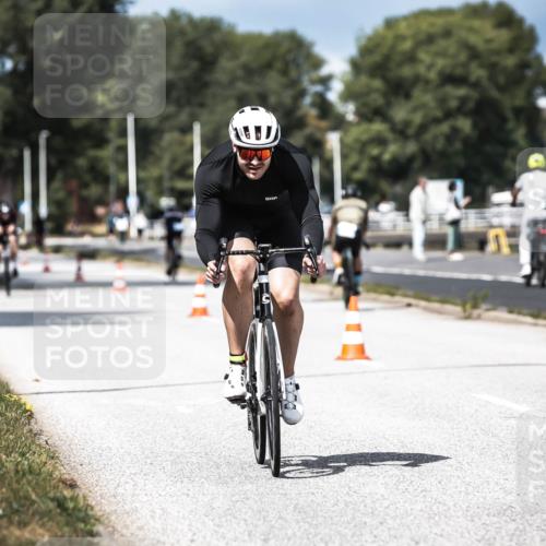 16.08.2026 - KN Förde Triathlon 2026 H.Heesch http://msf.ph/oto/9983604 16.08.2026 12:55:05 Radfahren 196, 523, 555, 586, 721 meine-sportfotos.de