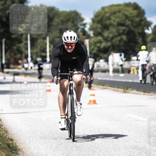 16.08.2026 - KN Förde Triathlon 2026 H.Heesch http://msf.ph/oto/9983606 16.08.2026 12:55:05 Radfahren 196, 523, 555, 586, 721 meine-sportfotos.de