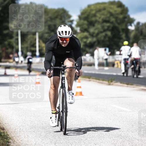 16.08.2026 - KN Förde Triathlon 2026 H.Heesch http://msf.ph/oto/9983608 16.08.2026 12:55:05 Radfahren 196, 523, 555, 586, 721 meine-sportfotos.de