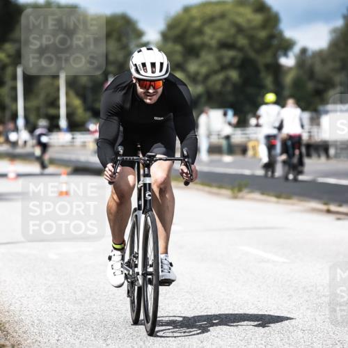 16.08.2026 - KN Förde Triathlon 2026 H.Heesch http://msf.ph/oto/9983611 16.08.2026 12:55:06 Radfahren 196, 523, 555, 586, 733 meine-sportfotos.de