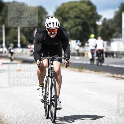 16.08.2026 - KN Förde Triathlon 2026 H.Heesch http://msf.ph/oto/9983612 16.08.2026 12:55:06 Radfahren 196, 523, 555, 586, 733 meine-sportfotos.de