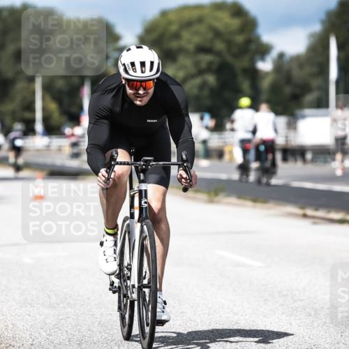 16.08.2026 - KN Förde Triathlon 2026 H.Heesch http://msf.ph/oto/9983613 16.08.2026 12:55:06 Radfahren 196, 523, 555, 586, 733 meine-sportfotos.de