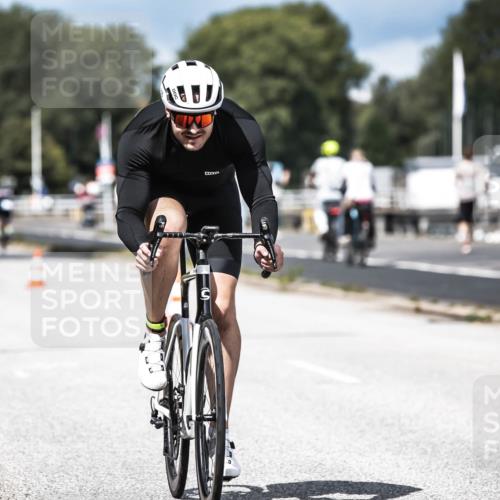 16.08.2026 - KN Förde Triathlon 2026 H.Heesch http://msf.ph/oto/9983614 16.08.2026 12:55:06 Radfahren 196, 523, 555, 586, 733 meine-sportfotos.de