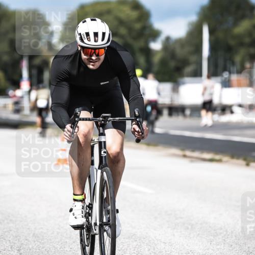 16.08.2026 - KN Förde Triathlon 2026 H.Heesch http://msf.ph/oto/9983617 16.08.2026 12:55:06 Radfahren 196, 523, 555, 586, 733 meine-sportfotos.de