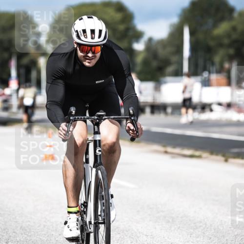 16.08.2026 - KN Förde Triathlon 2026 H.Heesch http://msf.ph/oto/9983618 16.08.2026 12:55:06 Radfahren 196, 523, 555, 586, 733 meine-sportfotos.de
