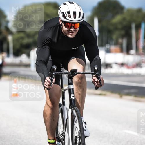 16.08.2026 - KN Förde Triathlon 2026 H.Heesch http://msf.ph/oto/9983622 16.08.2026 12:55:06 Radfahren 196, 523, 555, 586, 733 meine-sportfotos.de