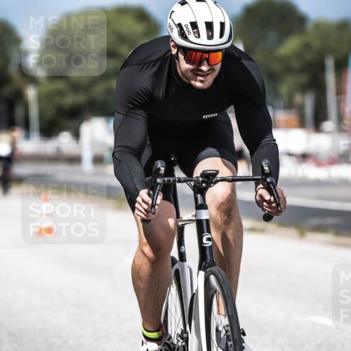 16.08.2026 - KN Förde Triathlon 2026 H.Heesch http://msf.ph/oto/9983623 16.08.2026 12:55:06 Radfahren 196, 523, 555, 586, 733 meine-sportfotos.de