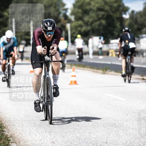 16.08.2026 - KN Förde Triathlon 2026 H.Heesch http://msf.ph/oto/9983634 16.08.2026 12:55:10 Radfahren 523, 705, 733 meine-sportfotos.de