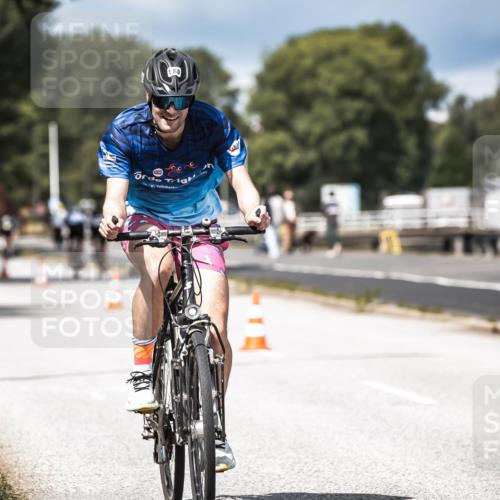 16.08.2026 - KN Förde Triathlon 2026 H.Heesch http://msf.ph/oto/9983755 16.08.2026 12:55:30 Radfahren 526, 580, 719, 720 meine-sportfotos.de