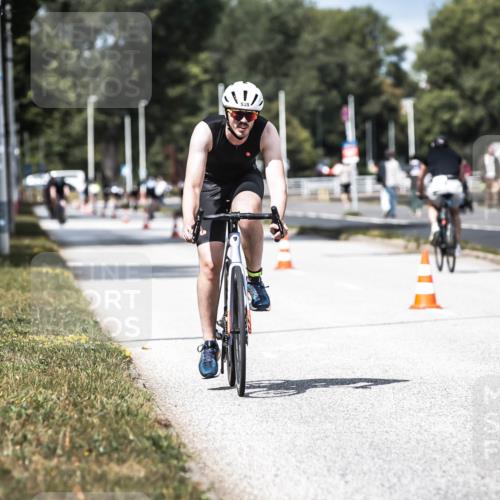 16.08.2026 - KN Förde Triathlon 2026 H.Heesch http://msf.ph/oto/9983762 16.08.2026 12:55:35 Radfahren 526, 535 meine-sportfotos.de