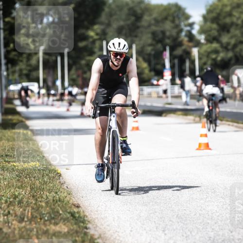 16.08.2026 - KN Förde Triathlon 2026 H.Heesch http://msf.ph/oto/9983763 16.08.2026 12:55:35 Radfahren 526, 535 meine-sportfotos.de
