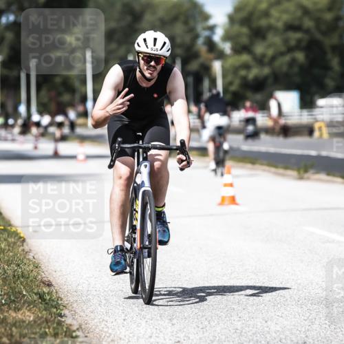 16.08.2026 - KN Förde Triathlon 2026 H.Heesch http://msf.ph/oto/9983772 16.08.2026 12:55:35 Radfahren 526, 535 meine-sportfotos.de