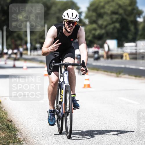 16.08.2026 - KN Förde Triathlon 2026 H.Heesch http://msf.ph/oto/9983776 16.08.2026 12:55:36 Radfahren 526, 535 meine-sportfotos.de