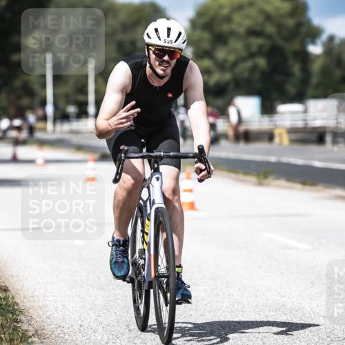16.08.2026 - KN Förde Triathlon 2026 H.Heesch http://msf.ph/oto/9983778 16.08.2026 12:55:36 Radfahren 526, 535 meine-sportfotos.de
