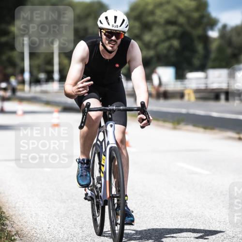 16.08.2026 - KN Förde Triathlon 2026 H.Heesch http://msf.ph/oto/9983779 16.08.2026 12:55:36 Radfahren 526, 535 meine-sportfotos.de