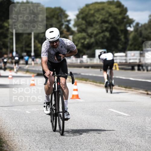 16.08.2026 - KN Förde Triathlon 2026 H.Heesch http://msf.ph/oto/9984230 16.08.2026 12:57:55 Radfahren 510, 525, 542, 589, 602 meine-sportfotos.de