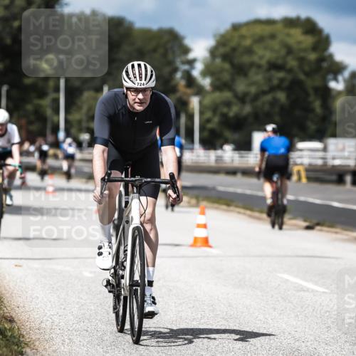 16.08.2026 - KN Förde Triathlon 2026 H.Heesch http://msf.ph/oto/9984299 16.08.2026 12:58:07 Radfahren 509, 720, 722, 724, 727, 735, 740 meine-sportfotos.de