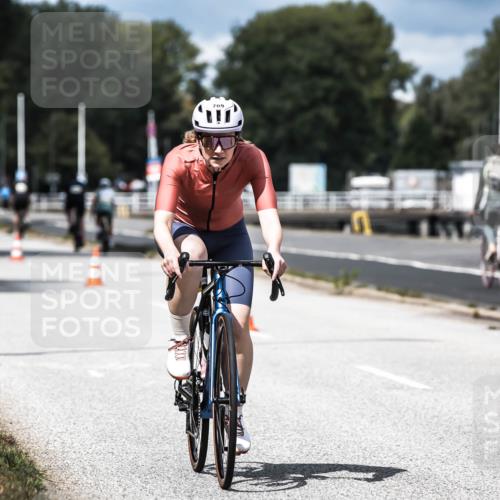 16.08.2026 - KN Förde Triathlon 2026 H.Heesch http://msf.ph/oto/9984330 16.08.2026 12:58:18 Radfahren 524, 551, 590, 594, 597, 607, 709, 743 meine-sportfotos.de