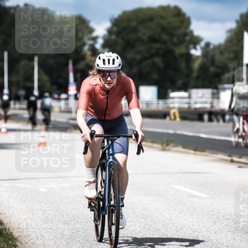 16.08.2026 - KN Förde Triathlon 2026 H.Heesch http://msf.ph/oto/9984331 16.08.2026 12:58:18 Radfahren 524, 551, 590, 594, 597, 607, 709, 743 meine-sportfotos.de