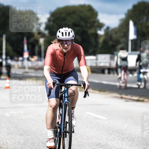 16.08.2026 - KN Förde Triathlon 2026 H.Heesch http://msf.ph/oto/9984335 16.08.2026 12:58:18 Radfahren 524, 551, 590, 594, 597, 607, 709, 743 meine-sportfotos.de