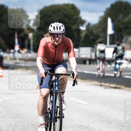 16.08.2026 - KN Förde Triathlon 2026 H.Heesch http://msf.ph/oto/9984336 16.08.2026 12:58:18 Radfahren 524, 551, 590, 594, 597, 607, 709, 743 meine-sportfotos.de