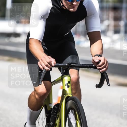 16.08.2026 - KN Förde Triathlon 2026 H.Heesch http://msf.ph/oto/9984627 16.08.2026 12:59:28 Radfahren 519, 541, 710 meine-sportfotos.de
