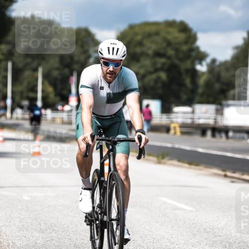 16.08.2026 - KN Förde Triathlon 2026 H.Heesch http://msf.ph/oto/9984730 16.08.2026 12:59:55 Radfahren 510, 553, 558, 581, 599, 605, 738 meine-sportfotos.de