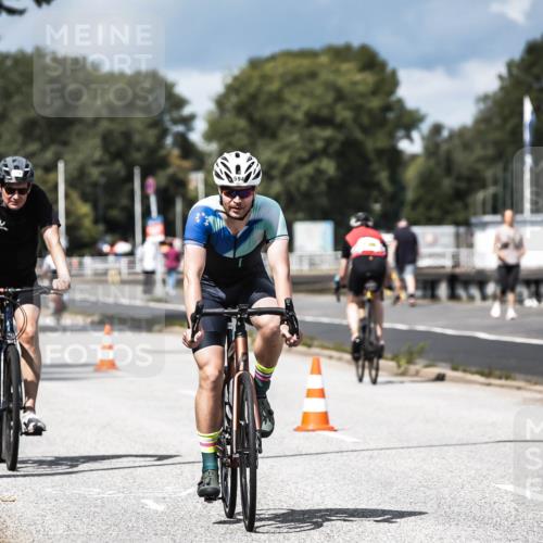16.08.2026 - KN Förde Triathlon 2026 H.Heesch http://msf.ph/oto/9984738 16.08.2026 13:00:37 Radfahren 505, 557, 589, 594, 722, 729, 743, 746 meine-sportfotos.de