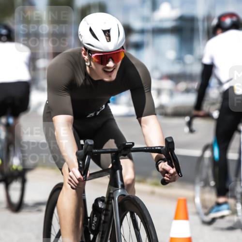 16.08.2026 - KN Förde Triathlon 2026 H.Heesch http://msf.ph/oto/9984816 16.08.2026 13:00:56 Radfahren 544, 547, 556, 702, 716 meine-sportfotos.de