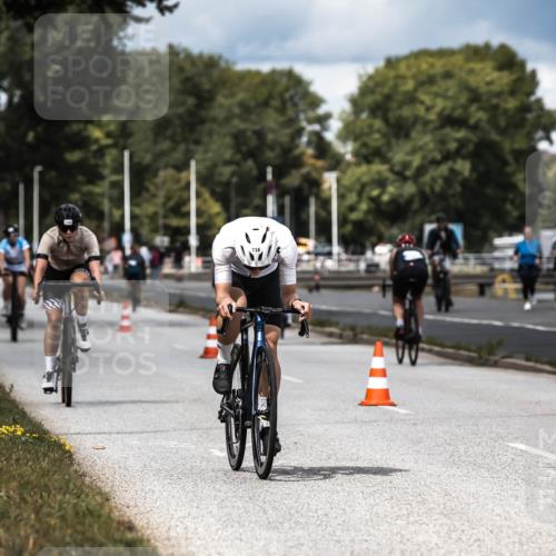16.08.2026 - KN Förde Triathlon 2026 H.Heesch http://msf.ph/oto/9984926 16.08.2026 13:01:54 Radfahren 532, 598, 719, 730, 738 meine-sportfotos.de