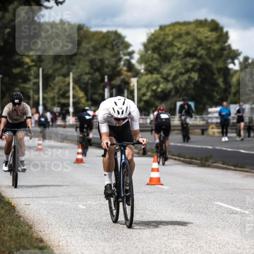 16.08.2026 - KN Förde Triathlon 2026 H.Heesch http://msf.ph/oto/9984929 16.08.2026 13:01:54 Radfahren 532, 598, 719, 730, 738 meine-sportfotos.de