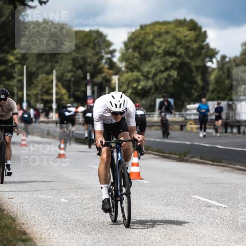 16.08.2026 - KN Förde Triathlon 2026 H.Heesch http://msf.ph/oto/9984931 16.08.2026 13:01:54 Radfahren 532, 598, 719, 730, 738 meine-sportfotos.de