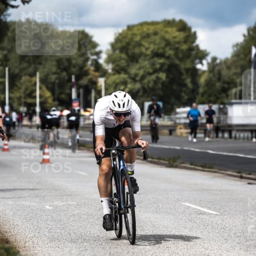 16.08.2026 - KN Förde Triathlon 2026 H.Heesch http://msf.ph/oto/9984933 16.08.2026 13:01:54 Radfahren 532, 598, 719, 730, 738 meine-sportfotos.de