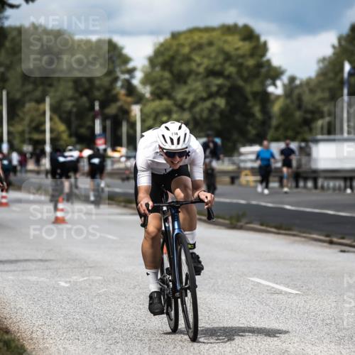 16.08.2026 - KN Förde Triathlon 2026 H.Heesch http://msf.ph/oto/9984934 16.08.2026 13:01:54 Radfahren 532, 598, 719, 730, 738 meine-sportfotos.de