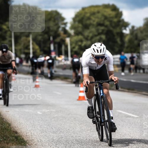 16.08.2026 - KN Förde Triathlon 2026 H.Heesch http://msf.ph/oto/9984937 16.08.2026 13:01:55 Radfahren 532, 719, 730, 738 meine-sportfotos.de