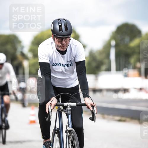 16.08.2026 - KN Förde Triathlon 2026 H.Heesch http://msf.ph/oto/9985252 16.08.2026 13:03:46 Radfahren 561, 567, 580, 585, 726, 734, 739 meine-sportfotos.de