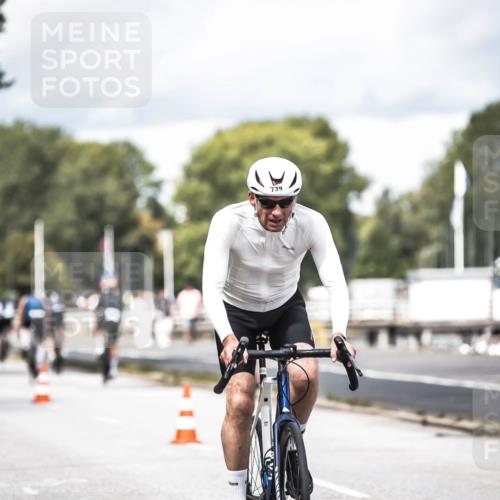 16.08.2026 - KN Förde Triathlon 2026 H.Heesch http://msf.ph/oto/9985255 16.08.2026 13:03:47 Radfahren 561, 580, 585, 726, 734, 739 meine-sportfotos.de