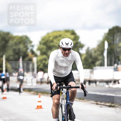 16.08.2026 - KN Förde Triathlon 2026 H.Heesch http://msf.ph/oto/9985256 16.08.2026 13:03:47 Radfahren 561, 580, 585, 726, 734, 739 meine-sportfotos.de