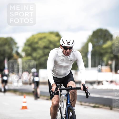16.08.2026 - KN Förde Triathlon 2026 H.Heesch http://msf.ph/oto/9985259 16.08.2026 13:03:47 Radfahren 561, 580, 585, 726, 734, 739 meine-sportfotos.de