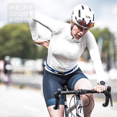 16.08.2026 - KN Förde Triathlon 2026 H.Heesch http://msf.ph/oto/9985281 16.08.2026 13:03:51 Radfahren 561, 580, 726 meine-sportfotos.de