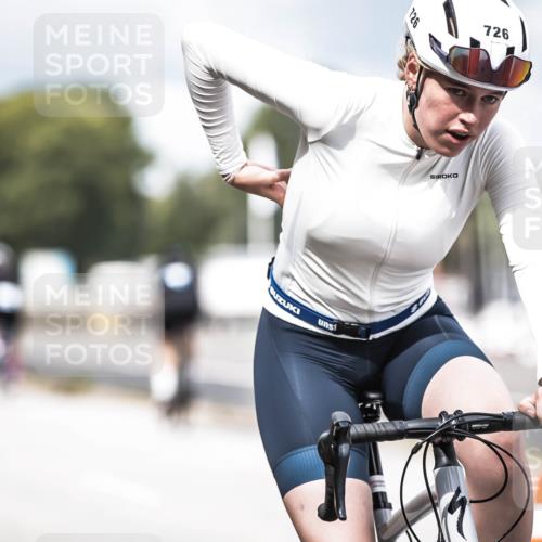 16.08.2026 - KN Förde Triathlon 2026 H.Heesch http://msf.ph/oto/9985283 16.08.2026 13:03:51 Radfahren 561, 580, 726 meine-sportfotos.de