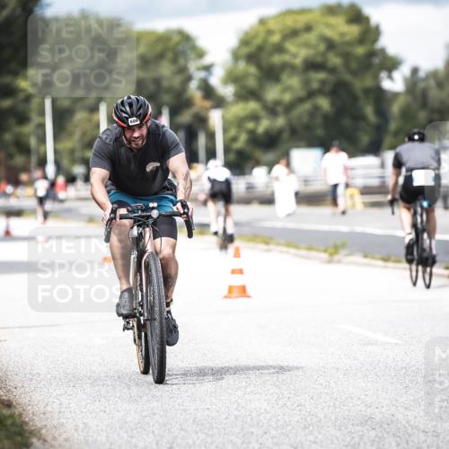 16.08.2026 - KN Förde Triathlon 2026 H.Heesch http://msf.ph/oto/9985363 16.08.2026 13:04:16 Radfahren 571, 606, 721 meine-sportfotos.de