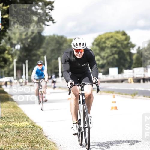 16.08.2026 - KN Förde Triathlon 2026 H.Heesch http://msf.ph/oto/9985414 16.08.2026 13:04:45 Radfahren 555, 705, 717 meine-sportfotos.de
