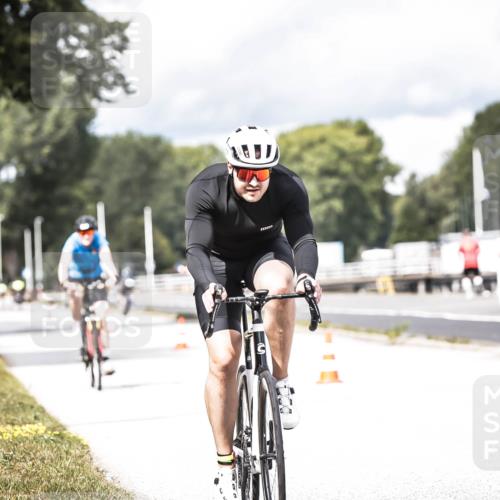 16.08.2026 - KN Förde Triathlon 2026 H.Heesch http://msf.ph/oto/9985417 16.08.2026 13:04:46 Radfahren 555, 705, 717 meine-sportfotos.de