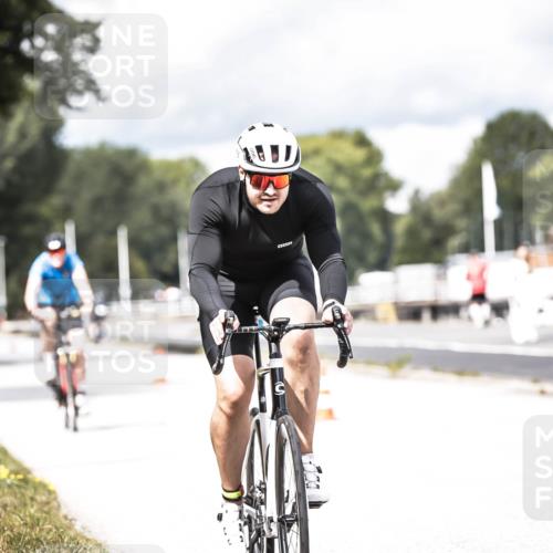 16.08.2026 - KN Förde Triathlon 2026 H.Heesch http://msf.ph/oto/9985419 16.08.2026 13:04:46 Radfahren 555, 705, 717 meine-sportfotos.de