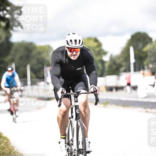 16.08.2026 - KN Förde Triathlon 2026 H.Heesch http://msf.ph/oto/9985420 16.08.2026 13:04:46 Radfahren 555, 705, 717 meine-sportfotos.de
