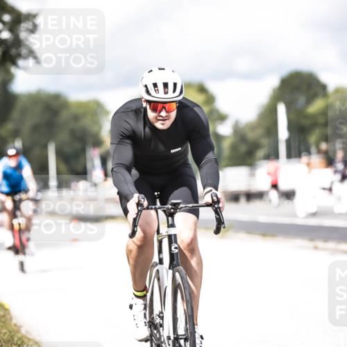 16.08.2026 - KN Förde Triathlon 2026 H.Heesch http://msf.ph/oto/9985421 16.08.2026 13:04:46 Radfahren 555, 705, 717 meine-sportfotos.de
