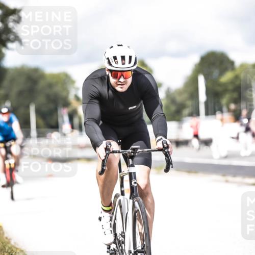 16.08.2026 - KN Förde Triathlon 2026 H.Heesch http://msf.ph/oto/9985422 16.08.2026 13:04:46 Radfahren 555, 705, 717 meine-sportfotos.de