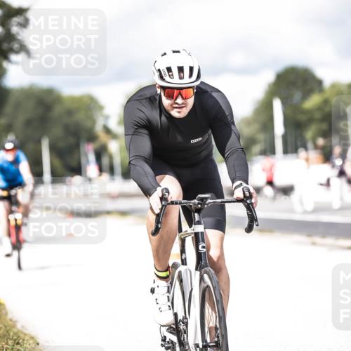 16.08.2026 - KN Förde Triathlon 2026 H.Heesch http://msf.ph/oto/9985423 16.08.2026 13:04:46 Radfahren 555, 705, 717 meine-sportfotos.de