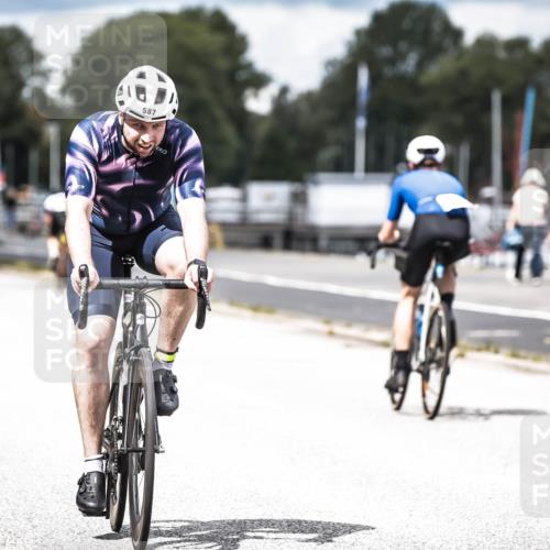 16.08.2026 - KN Förde Triathlon 2026 H.Heesch http://msf.ph/oto/9985491 16.08.2026 13:05:23 Radfahren 511, 579, 587 meine-sportfotos.de